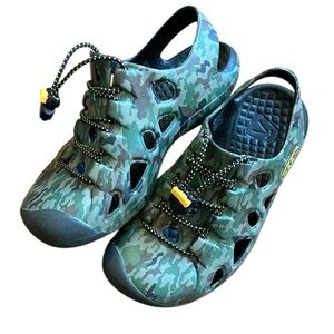 Keen Tie Up Sport Sandal Camo Green Water Hike Walk Slip Resist Big Kids Size 2